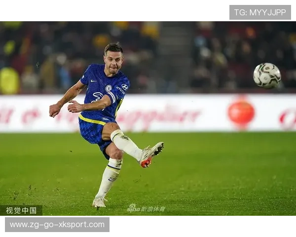 切尔西中路突破配合翻开局面，若日尼奥门前补射